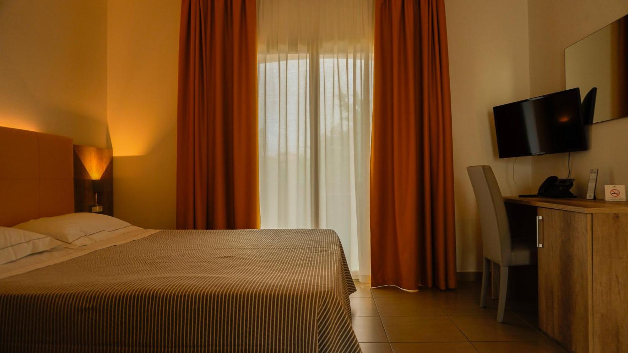 Hotel San Teodoro Esterno foto